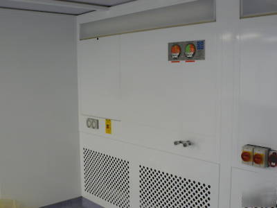 Lab fume extract downflow containment booth clean room 