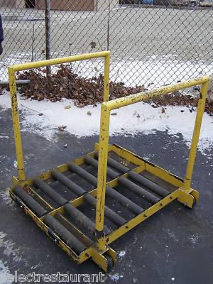 Battery handling system battery charger station stand
