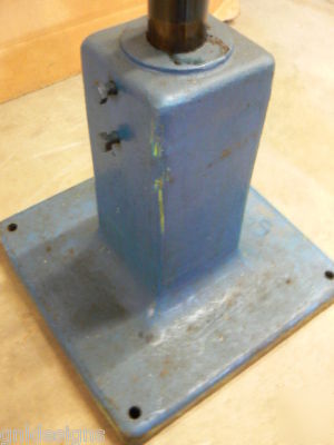 Heavy cast iron machine stand equipment support column 