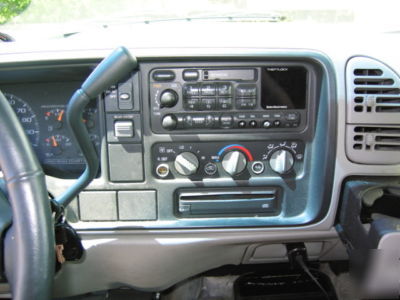 1997 chevy tahoe 4X4 leather V8 auto loaded