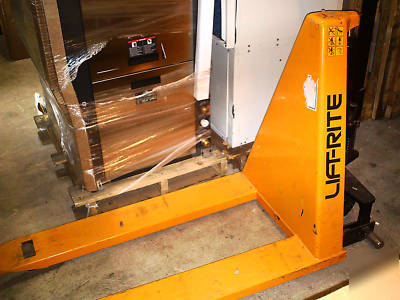Lift-rite $1,600 manual ergonomic 3000 pallet jack 