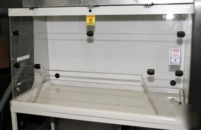 Flow cabinet work station 62 x 55 x 28