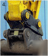 Hydraulic hammer breaker bucket linkage dipper pins