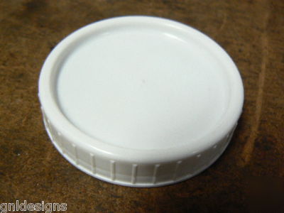 New 900+/- vwr screw lids for 2.5