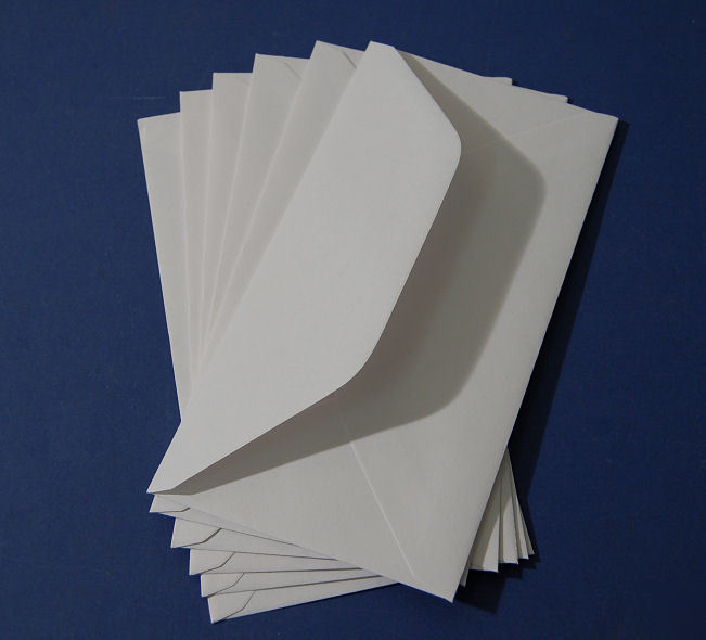 100 - 110 x 220 (dl) white envelopes - gummed - 100GSM