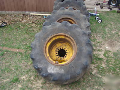Log skidder tires with rims 30.5X32 off john deere 648D