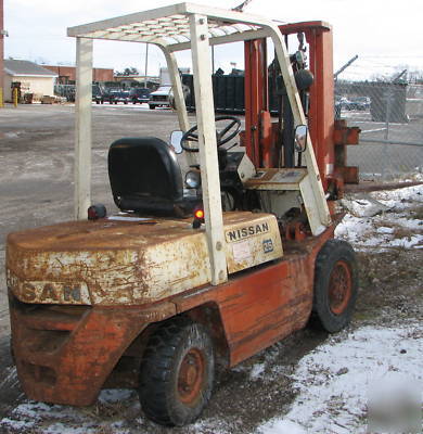 1984 nissan - forklift 5000#, pneumatic tires, runs