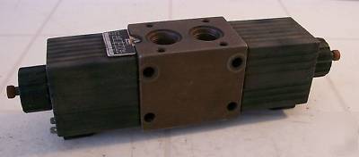 Parker hydraulic directional control valve 851060-12VDC