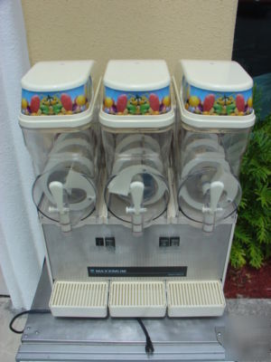 Maxximum 3 bowl frozen drink machine