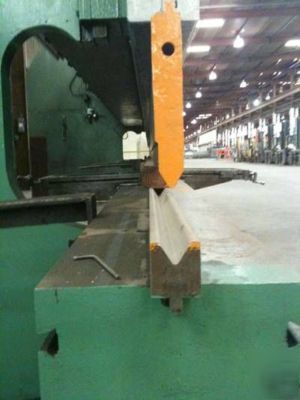 400 ton x 30â€™ pacific cnc hydraulic press brake