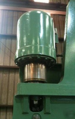 400 ton x 30â€™ pacific cnc hydraulic press brake