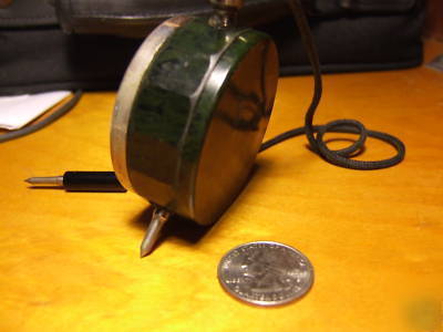D.r.p. bakelite d.c. voltage meter 0-8 & 0-160 vdc 