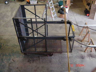 Heavy duty - industrial material lift