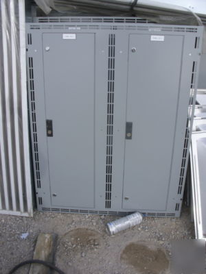 Electric switchgear panel box w 800 amp main loaded