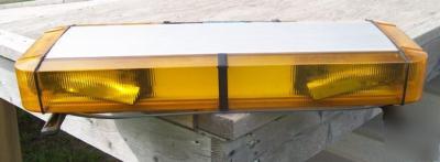 Whelen mini edge 9000 light bar 4 strobe amber lightbar