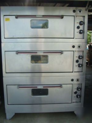 Hobart HCN60 3 deck baking pizza oven 