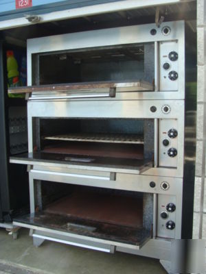 Hobart HCN60 3 deck baking pizza oven 