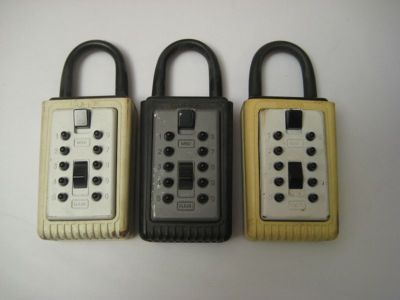 Supra lock box lot 3 combination pushbutton lockbox 