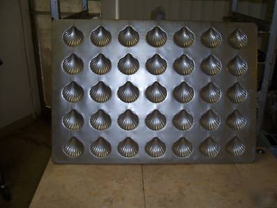 Madeleine madeline bake pans (50 available)