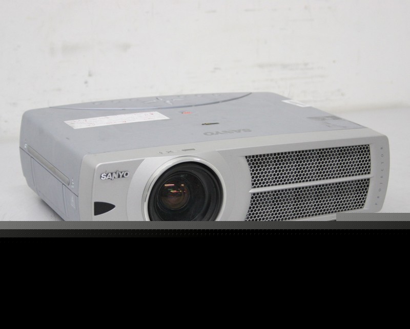 Sanyo plc-XU33 multimedia 3LCD projector 1700 ansi 