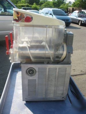 Nice workin ugolini 3 hopper frozen drink slush machine