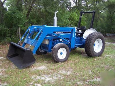 Ford 3910 tractor with loader - 