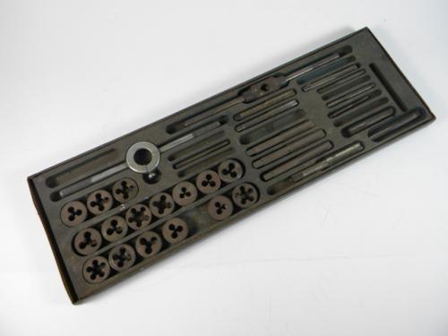 31 piece tap & die set with metal case