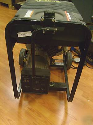 Briggs & stratton 5250 watts emergency power generator