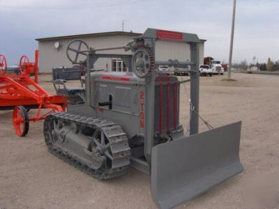 1927 caterpillar 2 ton crawler with manual blade 