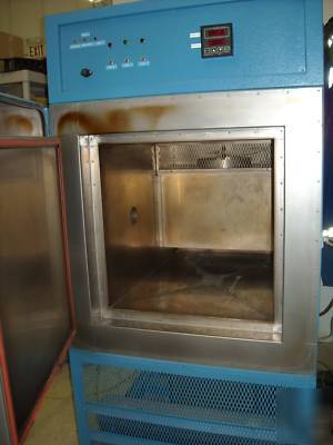 Bemco F100/350-8 environmental chamber