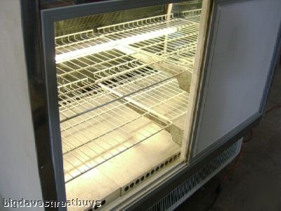 Marc bcr-59 curved glass refrig. bakery display case