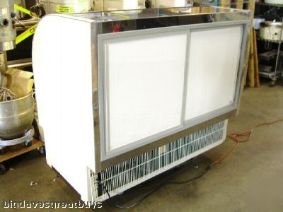 Marc bcr-59 curved glass refrig. bakery display case