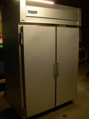 2 door reach in restaurant commercial cooler
