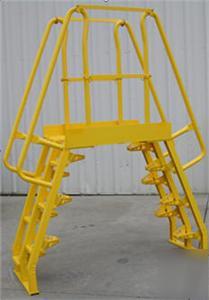 Alternating step cross-over ladder cola-68-5-46-14