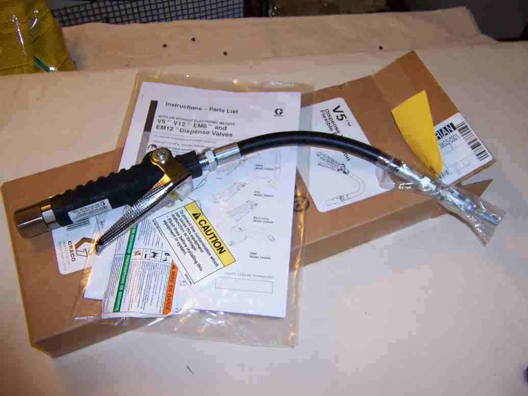New graco V5 flexible oil dispenser + valve 222413