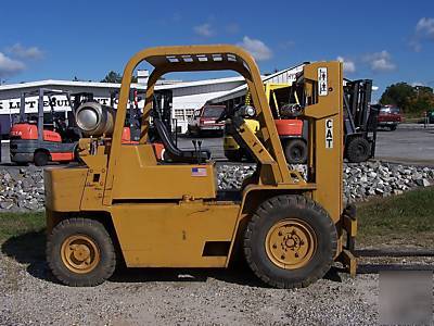 Caterpillar 8000 lb pneumatic forklift 1980 year