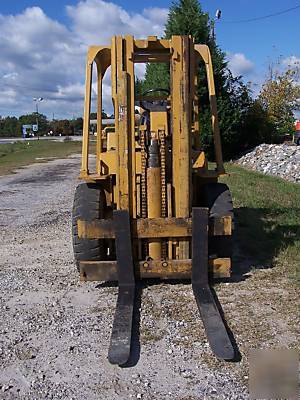 Caterpillar 8000 lb pneumatic forklift 1980 year