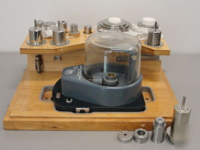 Primary pressure standard w/ wooden case by cec / 6-201