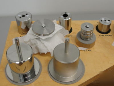 Primary pressure standard w/ wooden case by cec / 6-201