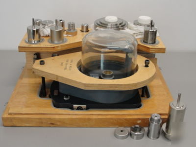 Primary pressure standard w/ wooden case by cec / 6-201
