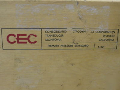 Primary pressure standard w/ wooden case by cec / 6-201