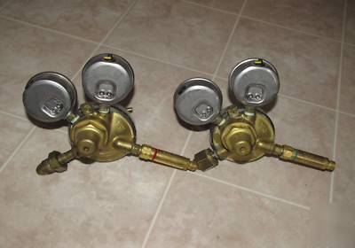 Set of 2-stage oxyacetylene regulators