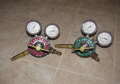Set of 2-stage oxyacetylene regulators