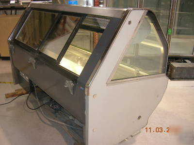 **6' alto-shaam, self contained meat case curved glass