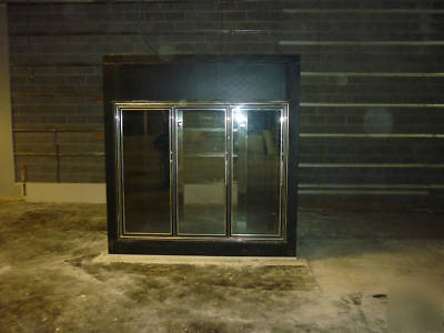 Flower glass door walk-in cooler