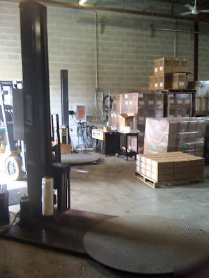Lantech stretch wrap machine / stretch wrapper