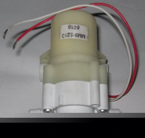 New dc 12V auto water pump 2 l/min - 0.41 amps - 0.65 w