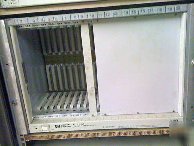 Vxi b hp agilent E1302A 20 slot mainframe, 19 in rack