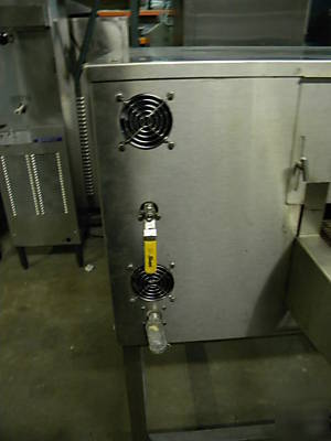Used nu vu conveyor pizza oven in great condition 