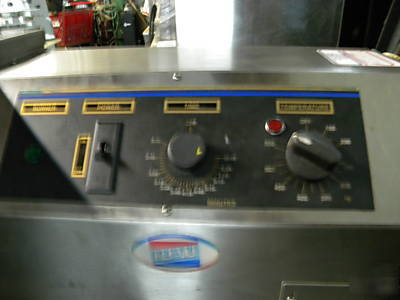 Used nu vu conveyor pizza oven in great condition 